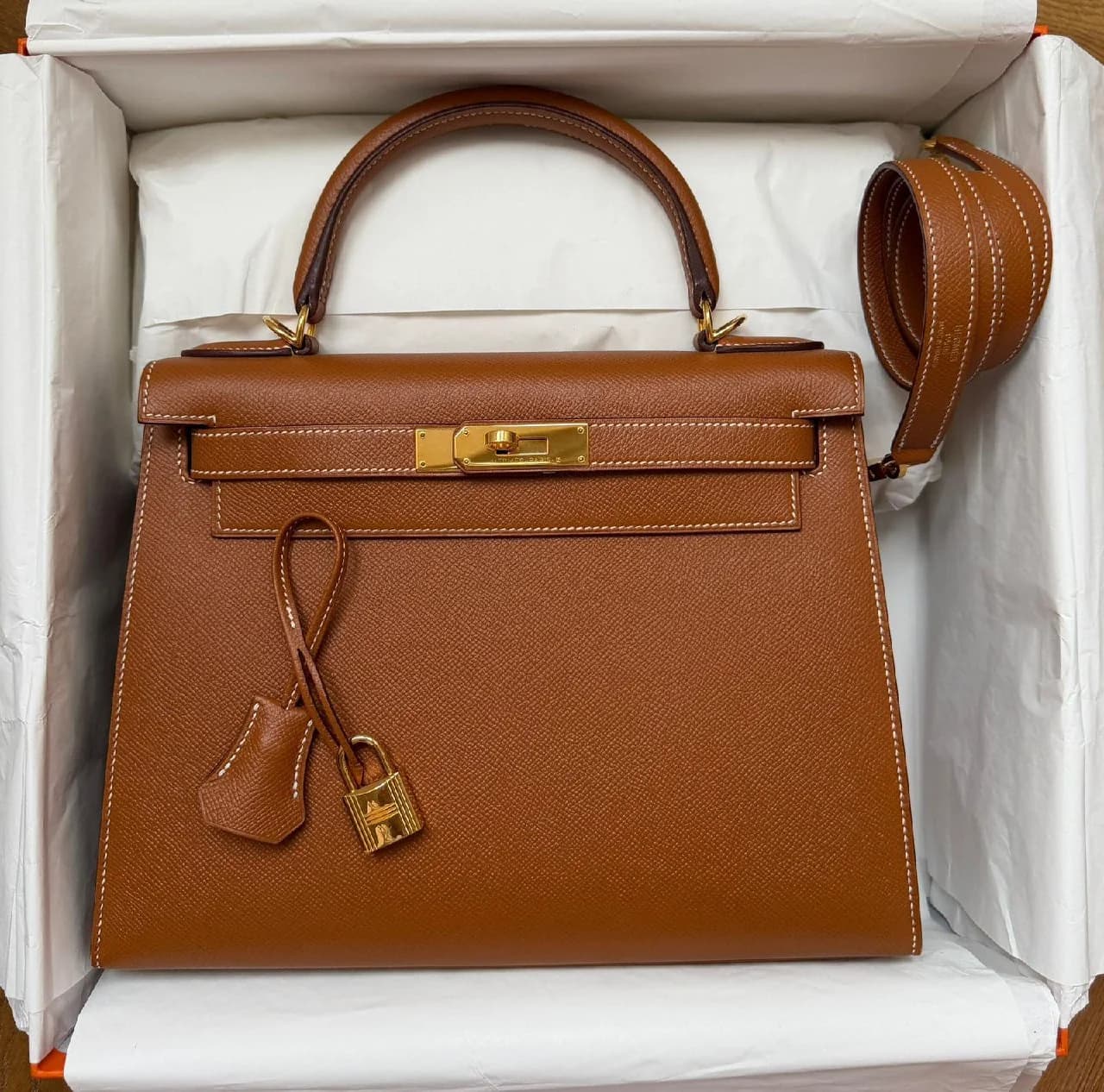 Kelly 28 Gold Gold Hardware Hermès