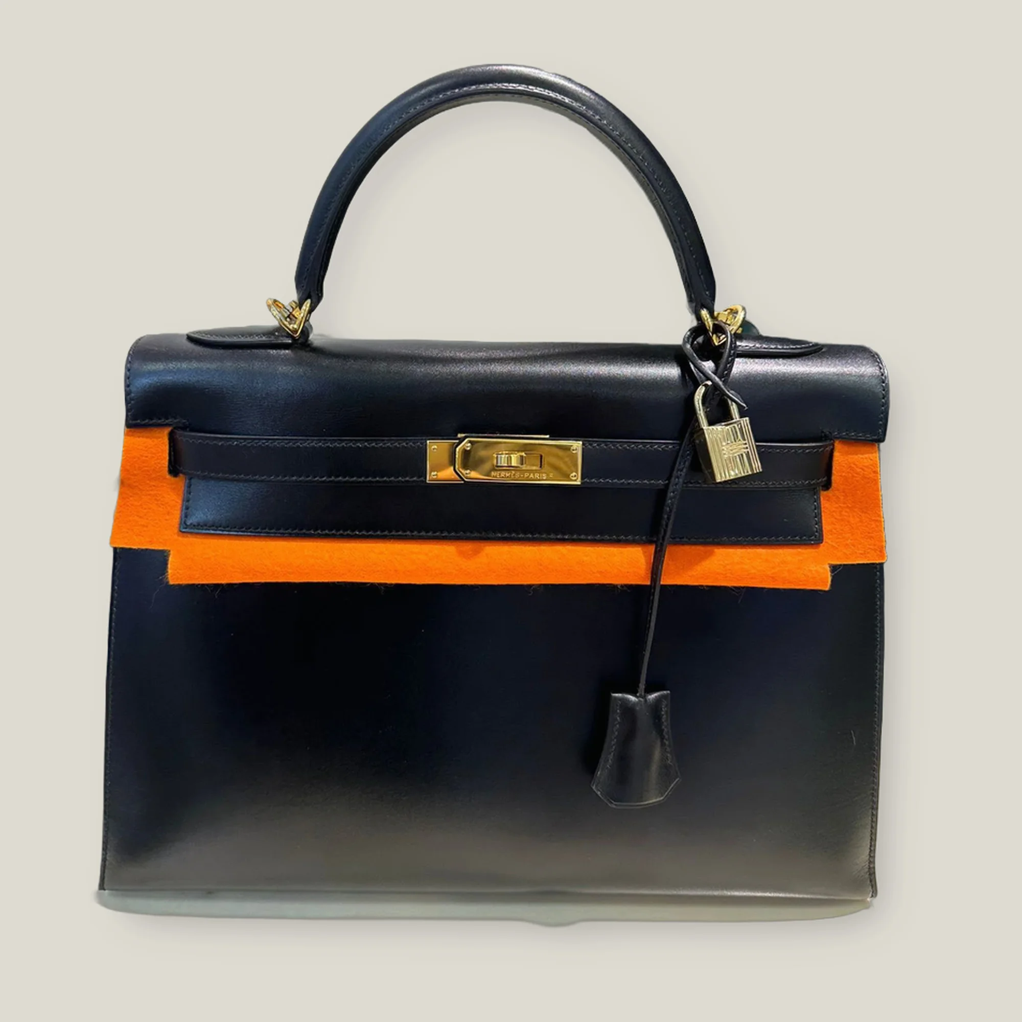 Hermès Kelly 32 Black Box Calf Gold Hardware (2010 (Stamp N))
